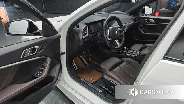 BMW 1 Series (F40) 2021 Белый из Кореи, фото 2