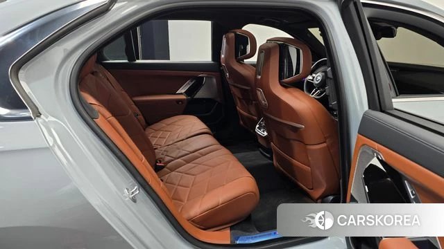 BMW 7 Series (G70) 2025 Серый из Кореи, фото 2