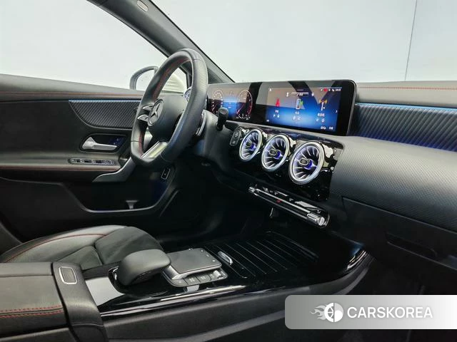 Mercedes-Benz Class A 2024 Белый из Китая, фото 2
