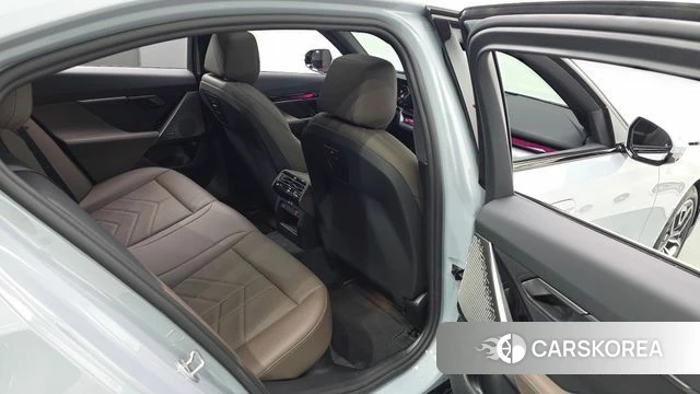 BMW 5 Series (G60) 2025 Серый из Кореи, фото 2