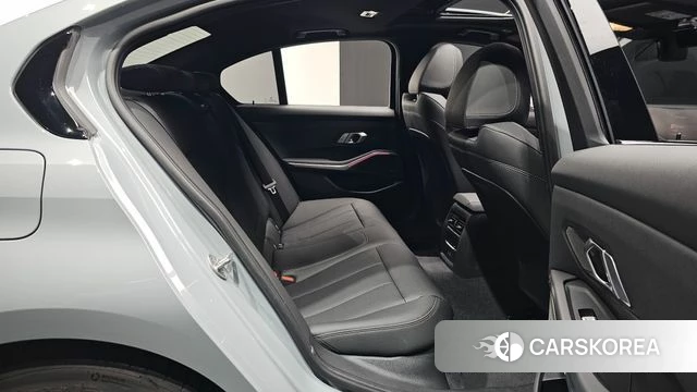 BMW 3 Series (G20) 2026 Серебристо-серый из Кореи, фото 2