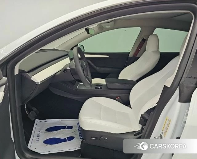 Tesla Model Y 2023 Белый из Кореи, фото 2