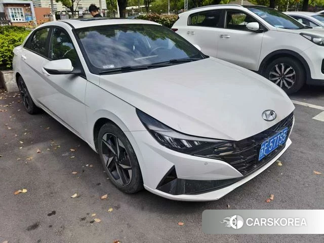 Hyundai Elantra 2023 Белый из Китая, фото 2