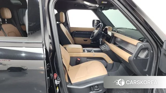 Land Rover Defender (L663) 2025 Черный из Кореи, фото 2