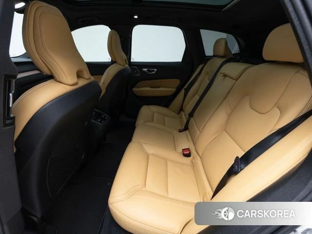 Volvo XC60 second Generation 2024 Белый из Кореи, фото 2