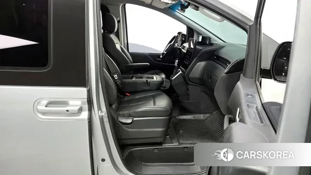 Hyundai Staria 2023 Серебряный из Кореи, фото 2