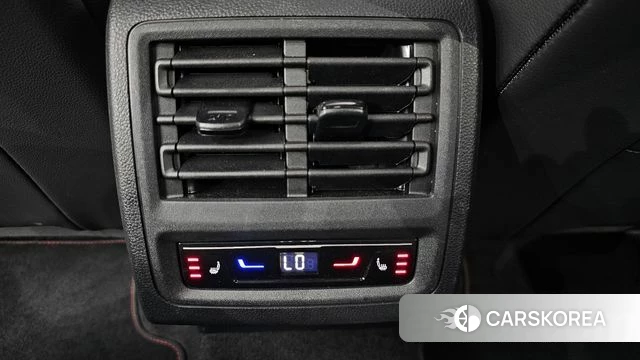 Volkswagen Golf 8th Generation 2024 Белый из Кореи, фото 2