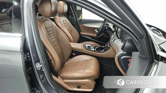 Mercedes-Benz E-Class W213 2018 Серый из Кореи, фото 2