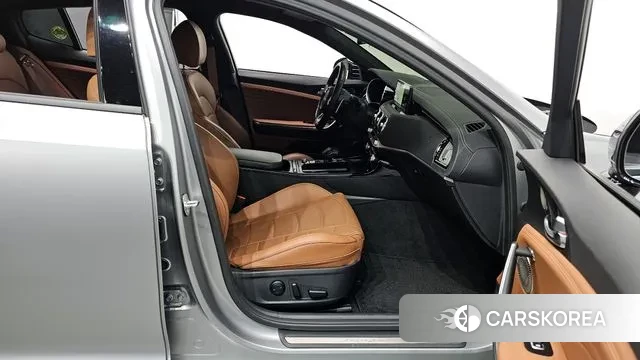 Kia Stinger Meister 2023 Серебряный из Кореи, фото 2