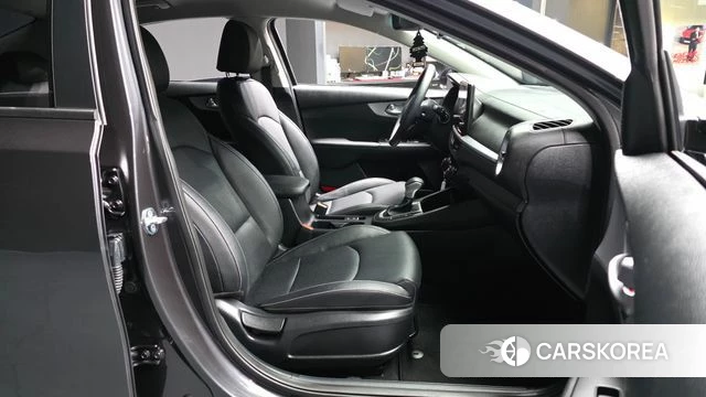 Kia The New K3 2nd generation 2022 Серый из Кореи, фото 2