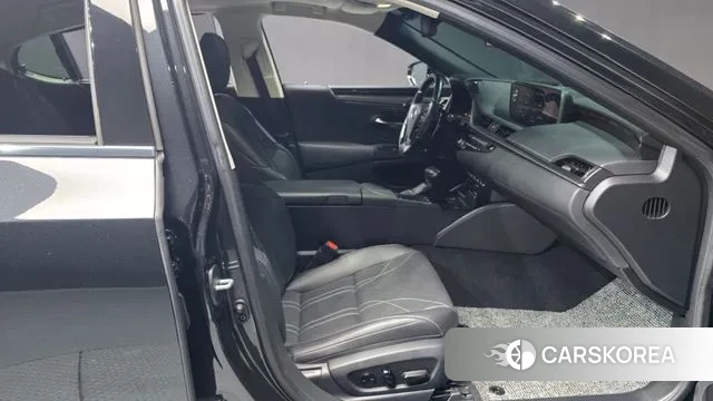 Lexus ES300h 7th generation 2021 Серый из Кореи, фото 2