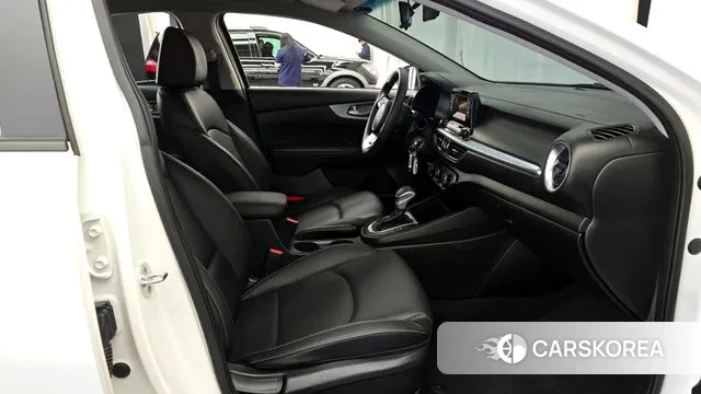 Kia The New K3 2nd generation 2022 Белый из Кореи, фото 2