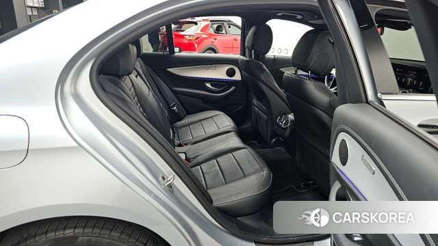 Mercedes-Benz E-Class W213 2021 Светло-серебряный цвет из Кореи, фото 2