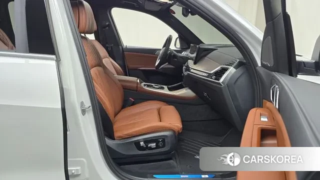 BMW X7 (G07) 2025 Белый из Кореи, фото 2