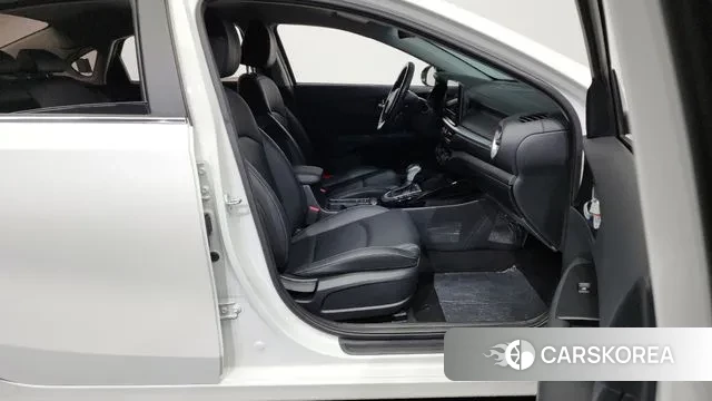 Kia The New K3 2nd generation 2021 Белый из Кореи, фото 2