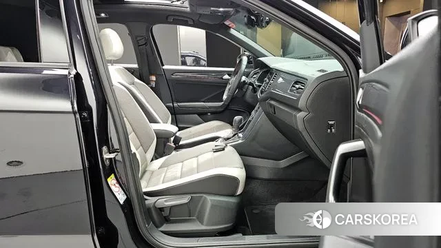 Volkswagen T-Roc 2021 Черный из Кореи, фото 2