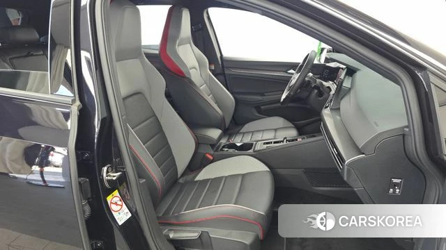 Volkswagen Golf 8th Generation 2022 Черный из Кореи, фото 2