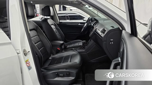 Volkswagen Tiguan second Generation 2019 Белый из Кореи, фото 2