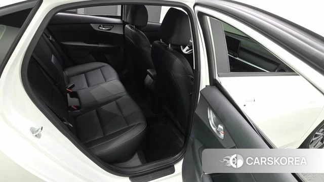 Kia The New K3 2nd generation 2024 Белый из Кореи, фото 2