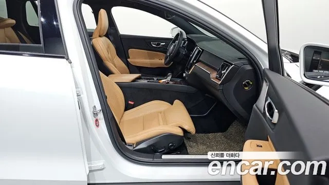 Volvo V60 Cross-Country 2nd Generation 2020 Белый из Кореи, фото 2