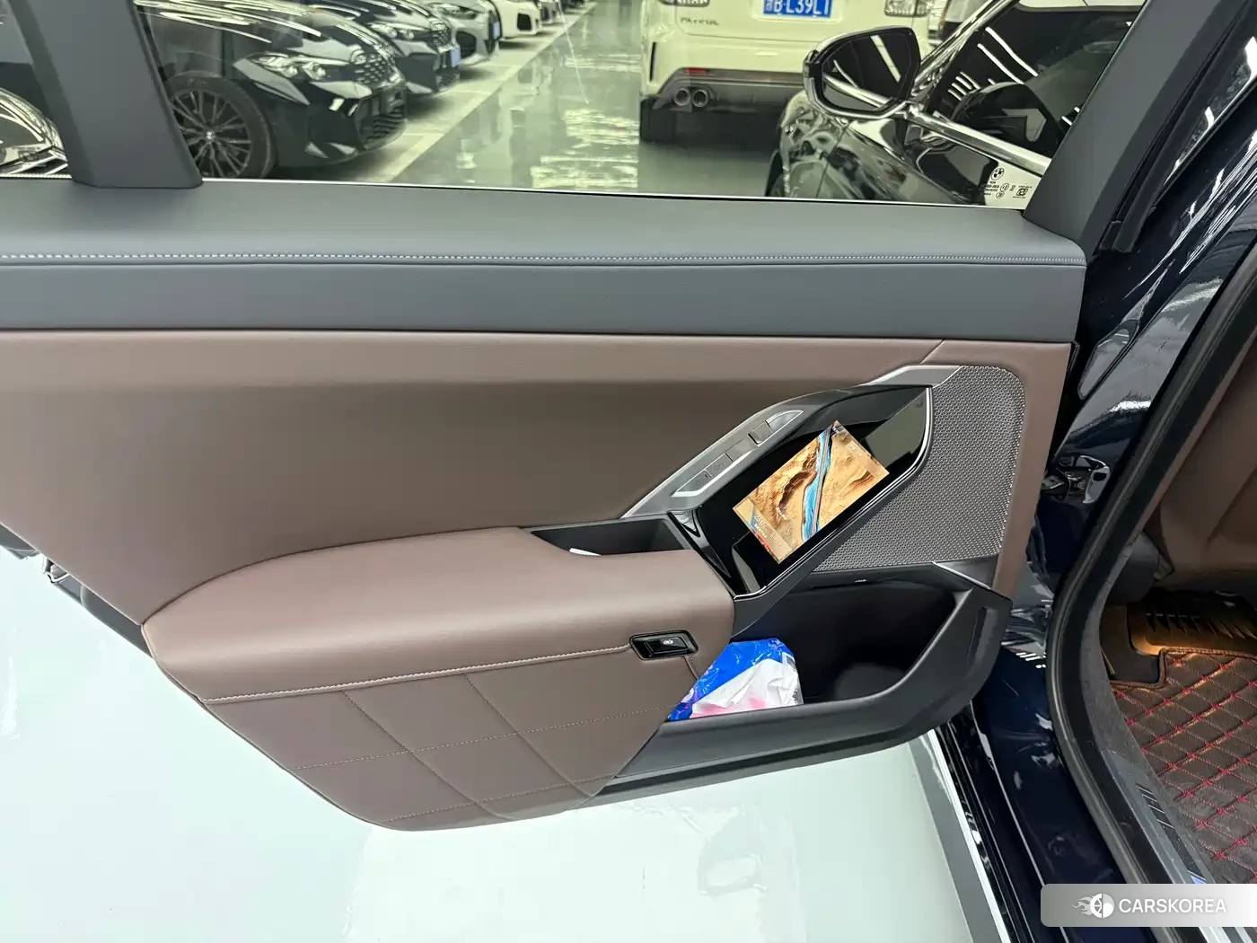 BMW 7 series 2023 Черный из Китая, фото 2