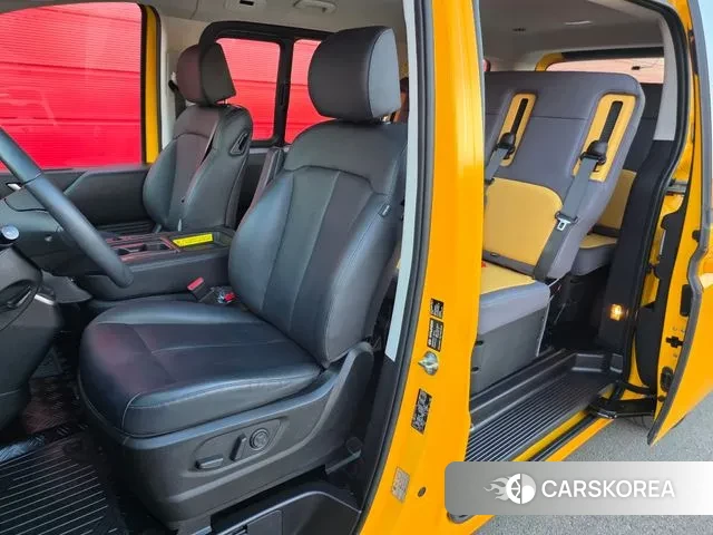 Hyundai Staria 2023 Желтый из Кореи, фото 2