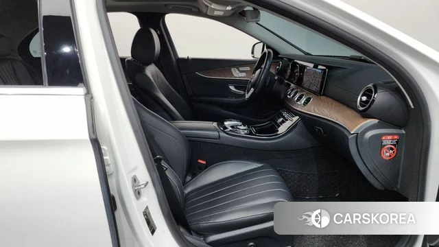 Mercedes-Benz E-Class W213 2020 Белый из Кореи, фото 2