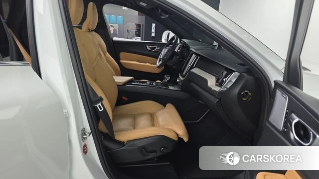 Volvo XC60 second Generation 2019 Белый из Кореи, фото 2