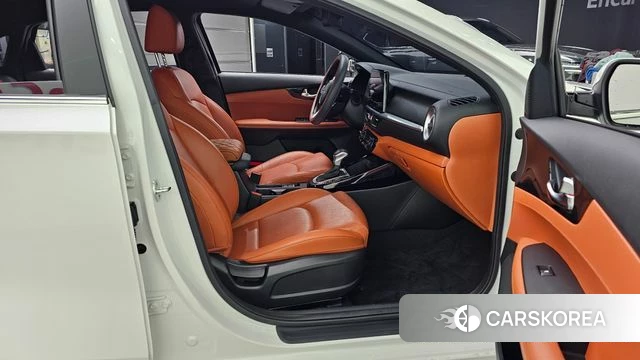 Kia The New K3 2nd generation 2022 Белый из Кореи, фото 2