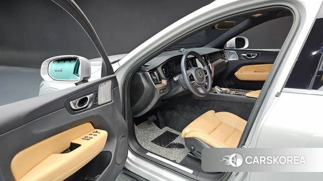 Volvo XC60 second Generation 2022 Серебряный из Кореи, фото 2