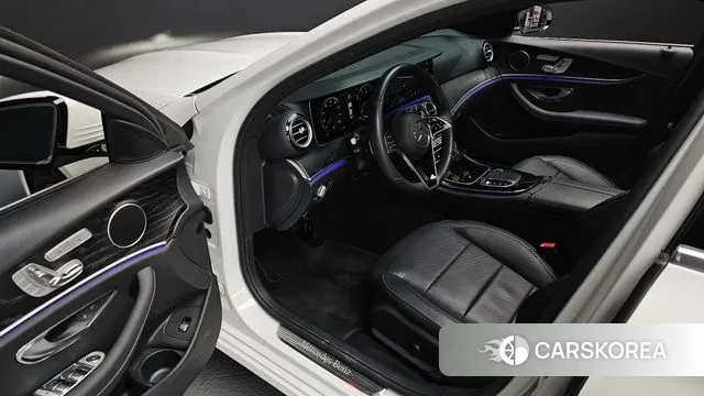 Mercedes-Benz E-Class W213 2023 Белый из Кореи, фото 2