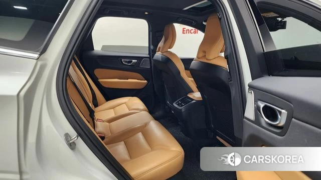 Volvo XC60 second Generation 2023 Белый из Кореи, фото 2