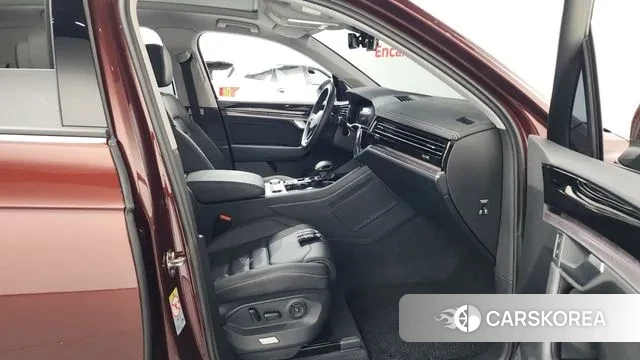 Volkswagen Touareg 3rd generation 2023 Оранжевый из Кореи, фото 2