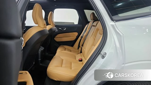 Volvo XC60 second Generation 2024 Белый из Кореи, фото 2