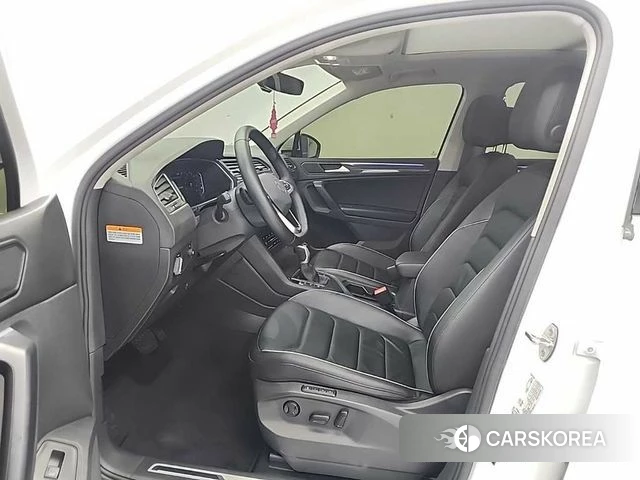 Volkswagen Tiguan second Generation 2022 Белый из Кореи, фото 2