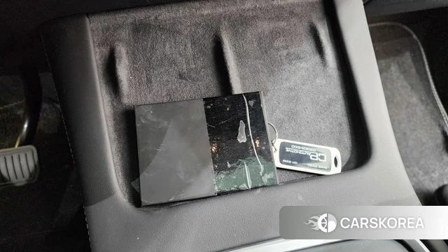 Tesla Model Y 2023 Черный из Кореи, фото 2