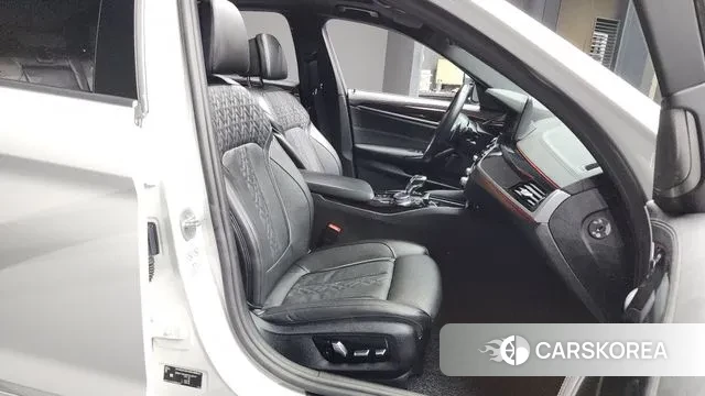 BMW 5 Series (G30) 2022 Белый из Кореи, фото 2