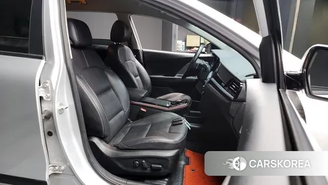 Kia Niro Plus 2022 Серебряный из Кореи, фото 2