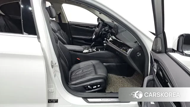 BMW 5 Series (G30) 2021 Белый из Кореи, фото 2