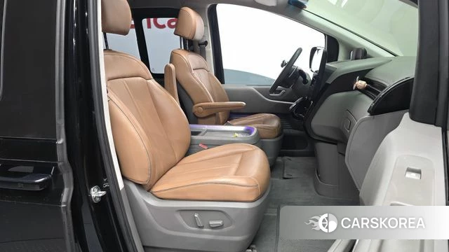 Hyundai Staria 2023 Черный из Кореи, фото 2