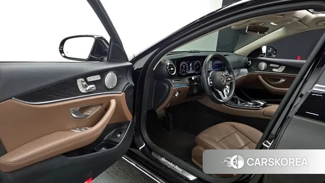 Mercedes-Benz E-Class W213 2018 Черный из Кореи, фото 2