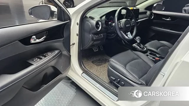 Kia The New K3 2nd generation 2024 Белый из Кореи, фото 2