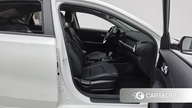 Kia The New K3 2nd generation 2022 Белый из Кореи, фото 2