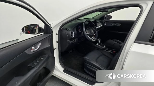 Kia The New K3 2nd generation 2022 Белый из Кореи, фото 2