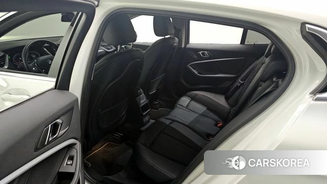 BMW 1 Series (F40) 2021 Белый из Кореи, фото 2