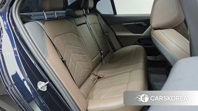 BMW 5 Series (G60) 2025 Черный из Кореи, фото 2