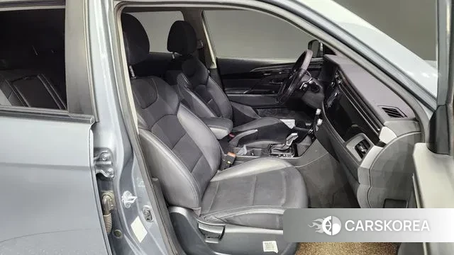 Ssangyong Beautiful Korando 2019 Светло-серебряный цвет из Кореи, фото 2