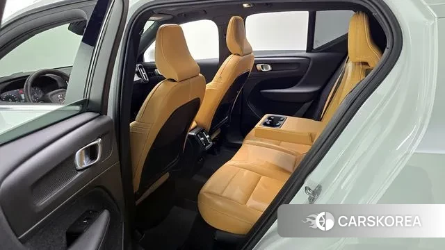 Volvo XC40 2021 Белый из Кореи, фото 2