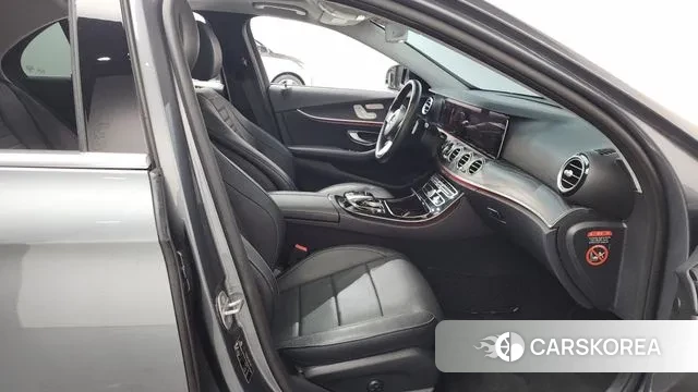 Mercedes-Benz E-Class W213 2018 Серый из Кореи, фото 2