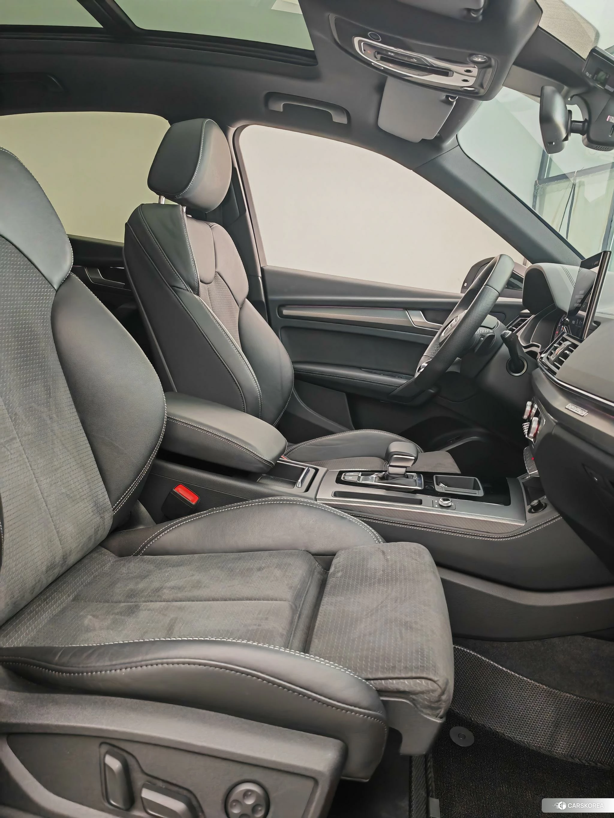 Audi Q5L 2021 Черный из Китая, фото 2
